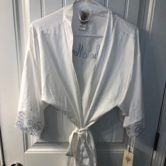 The Mrs Robe - Picture 1 of 2